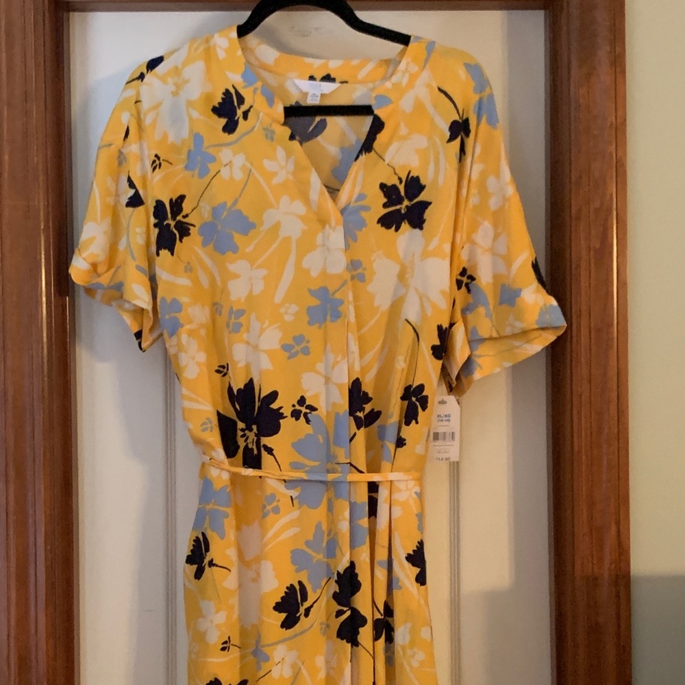 Adorable knee-length dress